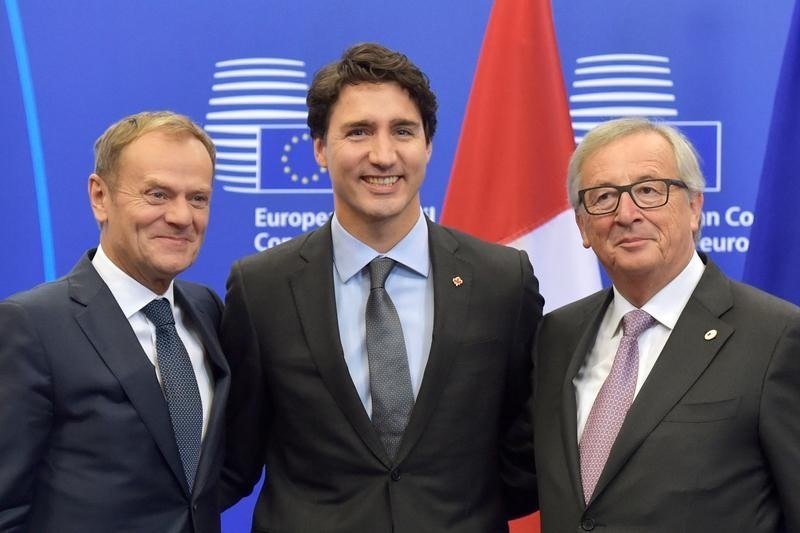 © Reuters. الاتحاد الأوروبي وكندا يوقعان اتفاقية للتجارة الحرة