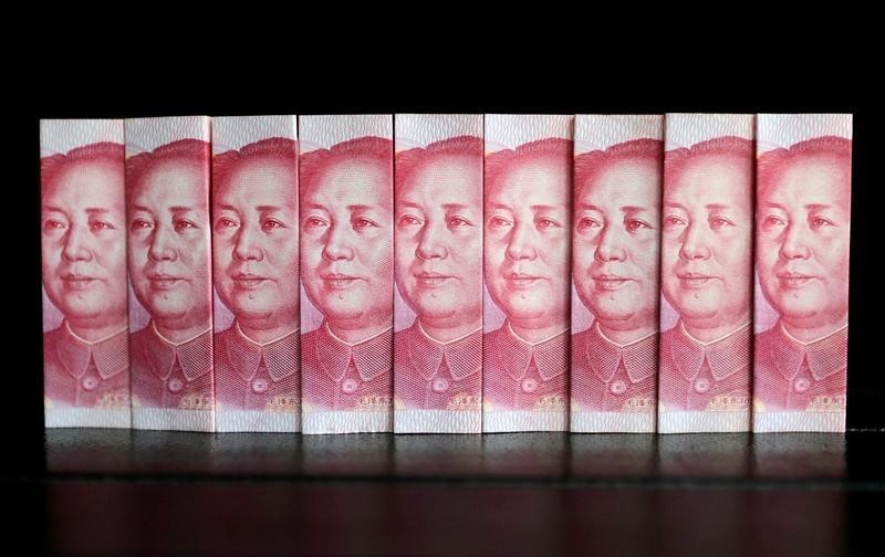 © Reuters. Picture illustration of Chinese 100 yuan banknotes