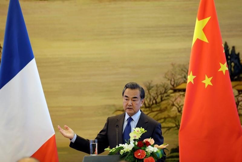 © Reuters. Francia, China establecerán fondo de inversión conjunta para proyectos en el extranjero