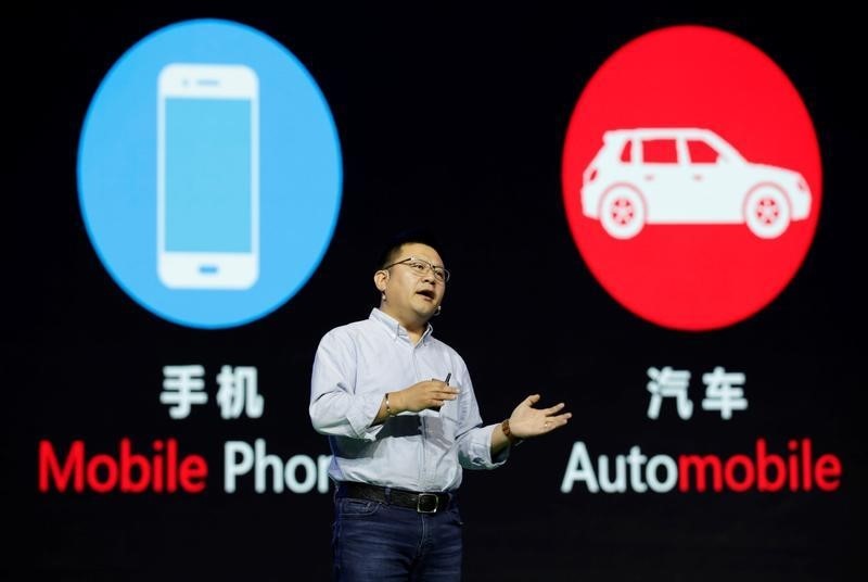 © Reuters. Yu Yongfu, President of Alibaba UC Mobile Business Group, delivers a speech at the GMIC in Beijing