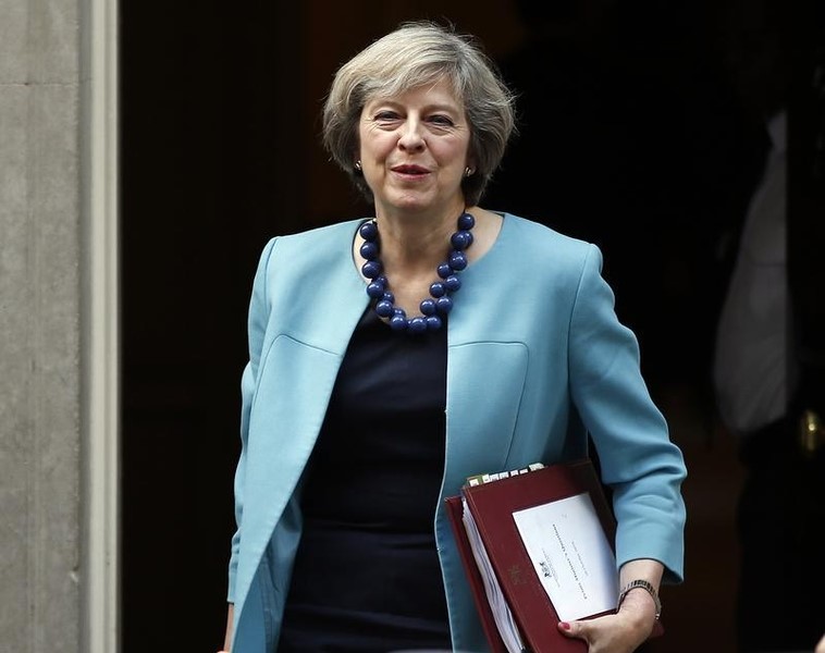 © Reuters. Britain's Prime Minister, Theresa May, leaves 10 Downing Street to attend Prime Minister's Questions in the House of Commons, in London