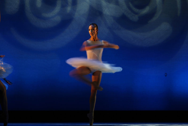 © Reuters. Bailarina durante performance no festival de balé de Havana, em Cuba