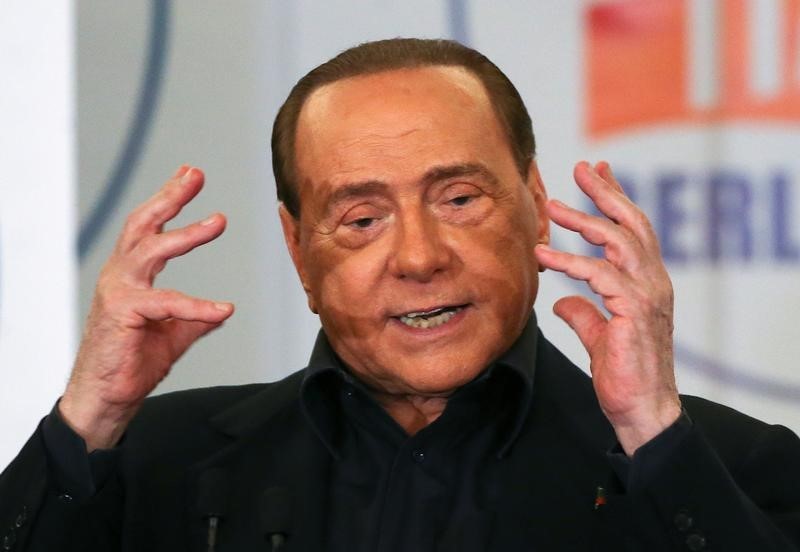 © Reuters. Former Italian prime minister Silvio Berlusconi gestures as he makes his speech during a presentation of Rome's mayoral candidate Alfio Marchini in Rome