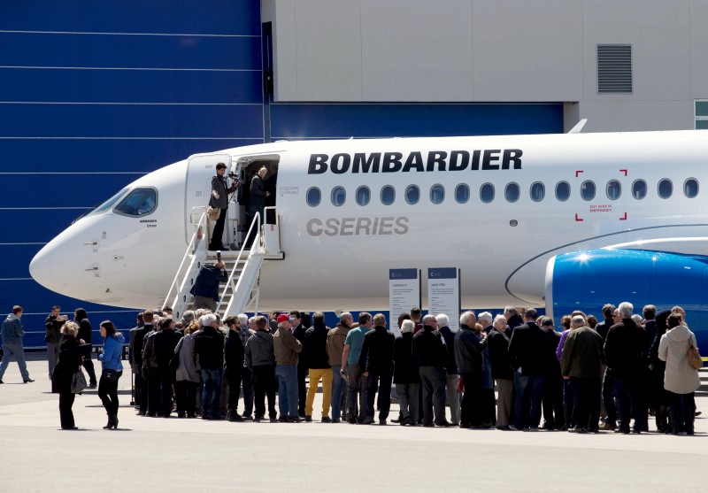 © Reuters. Shareholders line up to view Bombardier's CS300 aircraft following their annual general meeting in Mirabel, Quebec