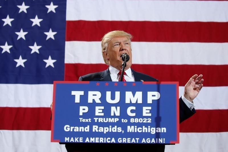 © Reuters. ديمقراطيون يقاضون ترامب بشأن ترهيب مزمع للناخبين في أربع ولايات