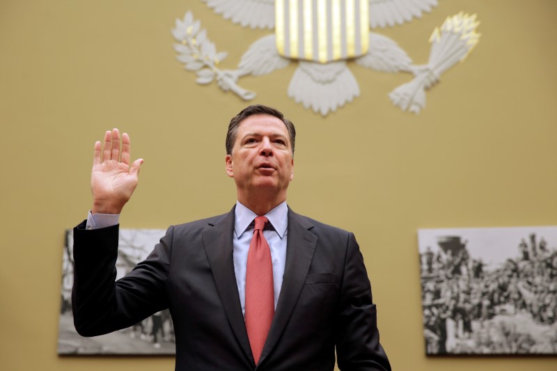 © Reuters. FBI Director Comey is sworn in before testifying before a House Judiciary Committee hearing on "Oversight of the Federal Bureau of Investigation" on Capitol Hill in Washington