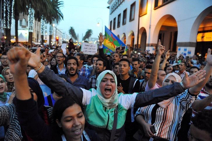© Reuters. تجدد الاحتجاجات في المغرب على مقتل بائع سمك