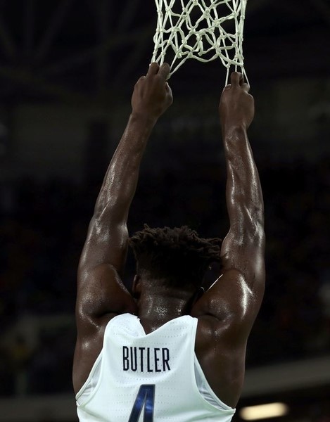 © Reuters. باتلر يقود بولز للفوز على نيتس في دوري السلة الأمريكي