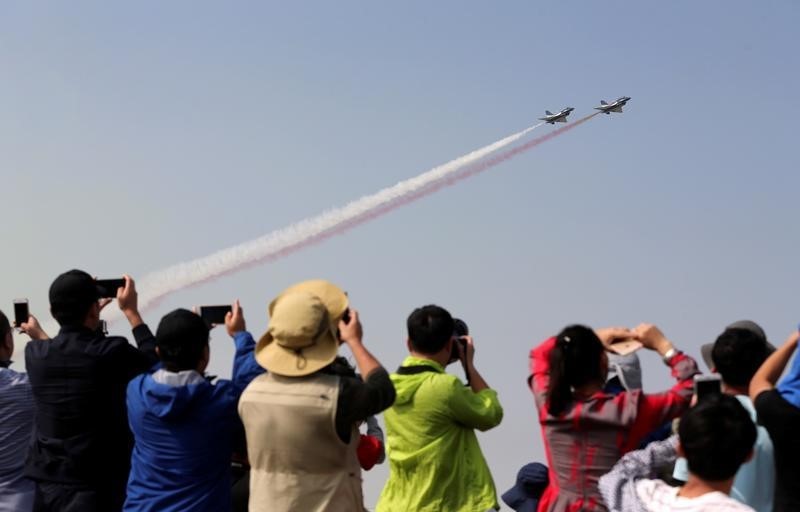 © Reuters. China's J-10 fighter jets perform during an air show, the 11th China International Aviation and Aerospace Exhibition in Zhuhai