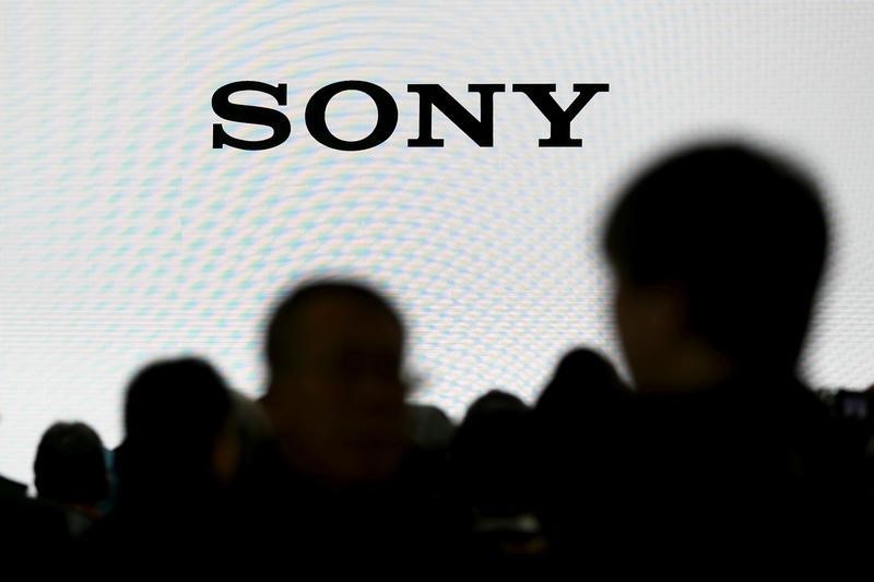 © Reuters. Ganancia trimestral de Sony casi se reduce a la mitad por impacto de terremoto