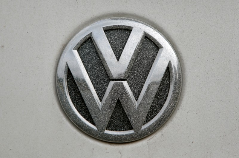 © Reuters. VW logo covered with dust is seen in Grafenwoehr