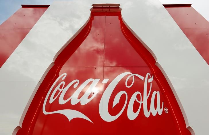 © Reuters. Logo of U.S. beverage group Coca-Cola is seen at a visitors center in Bruettisellen