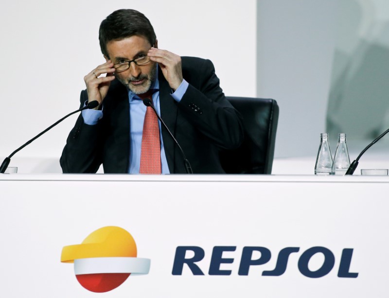 © Reuters. dRepsol Chief Executive Officer Josu Jon Imaz speaks during the company's annual shareholders meeting in Madrid