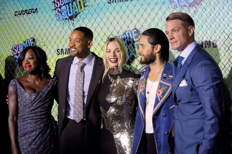 © Reuters. Cast members Viola Davis, Will Smith, Margot Robbie, Jared Leto and Joel Kinnaman attend the world premiere of "Suicide Squad" in Manhattan, New York, U.S.