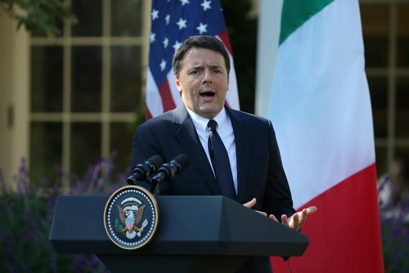 © Reuters. مكتب رئيس الوزراء الإيطالي ينفي التفكير في تأجيل استفتاء بشأن الدستور