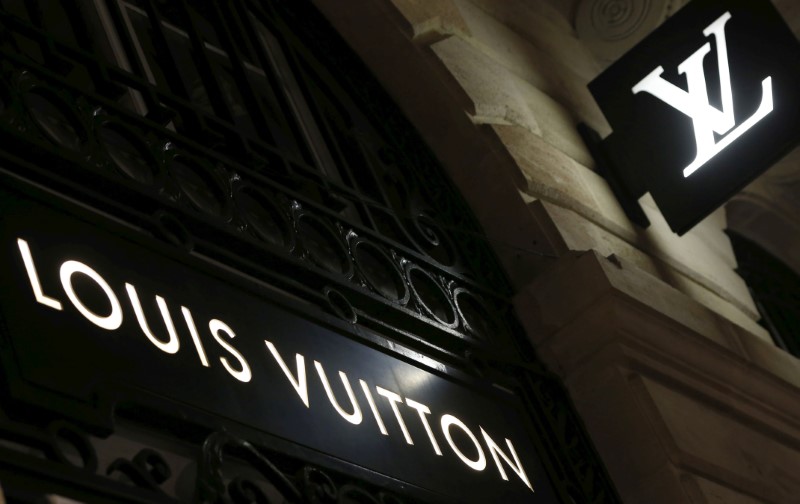 © Reuters. Logos of the Louis Vuitton brand are seen outside a Louis Vuitton store in Bordeaux