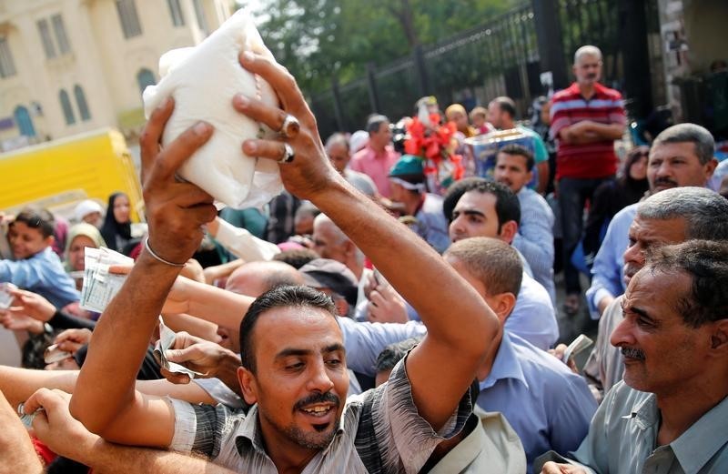 © Reuters. أزمة السكر في مصر تعكس ارتباك السياسة الاقتصادية
