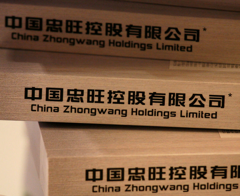 © Reuters. IPO brochures of China Zhongwang Holdings Limited are displayed at a news conference in Hong Kong