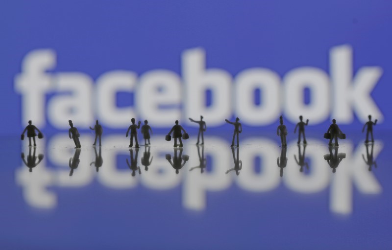 © Reuters. Facebook advierte sobre un menor crecimiento y sus acciones se hunden