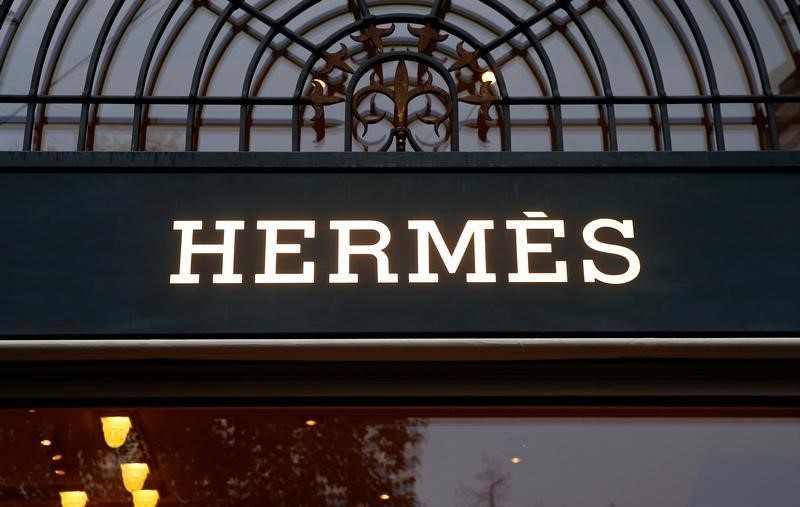 © Reuters. Logo of French luxury group Hermes at a store in Zurich