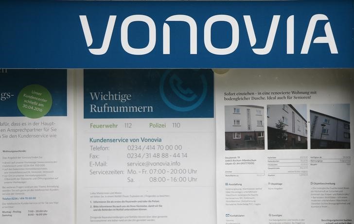 © Reuters. The logo of German real estate company Vonovia is seen at the company's headquarters in Bochum