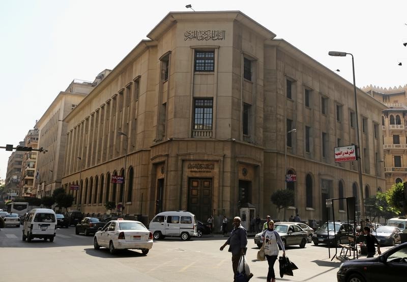 © Reuters. المركزي المصري يقول إنه سيبيع 100 مليون دولار في عطاء الخميس