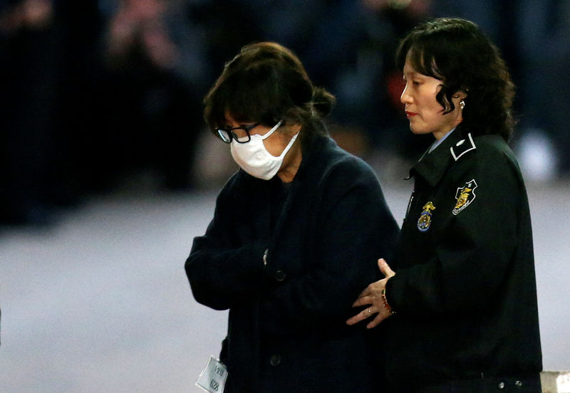 © Reuters. Choi Soon-sil, amiga de longa data da presidente sul-coreana, após se apresentar em tribunal em Seul