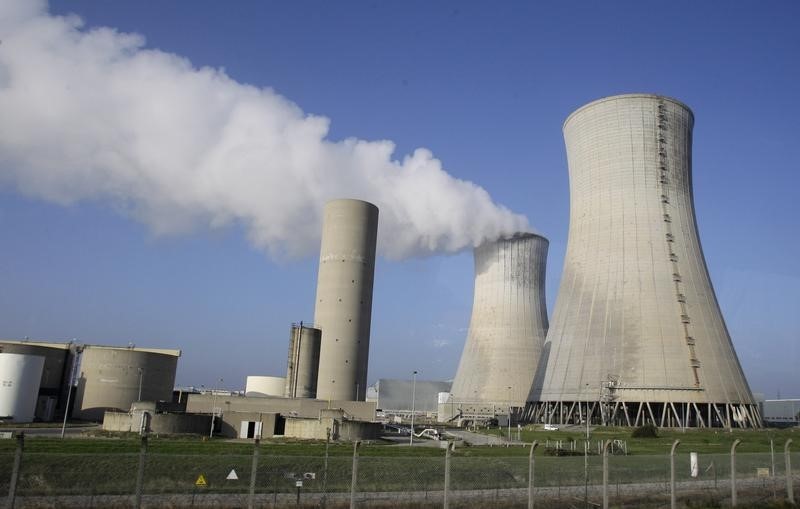 © Reuters. LE REDÉMARRAGE DE CINQ RÉACTEURS REPORTÉ PAR EDF