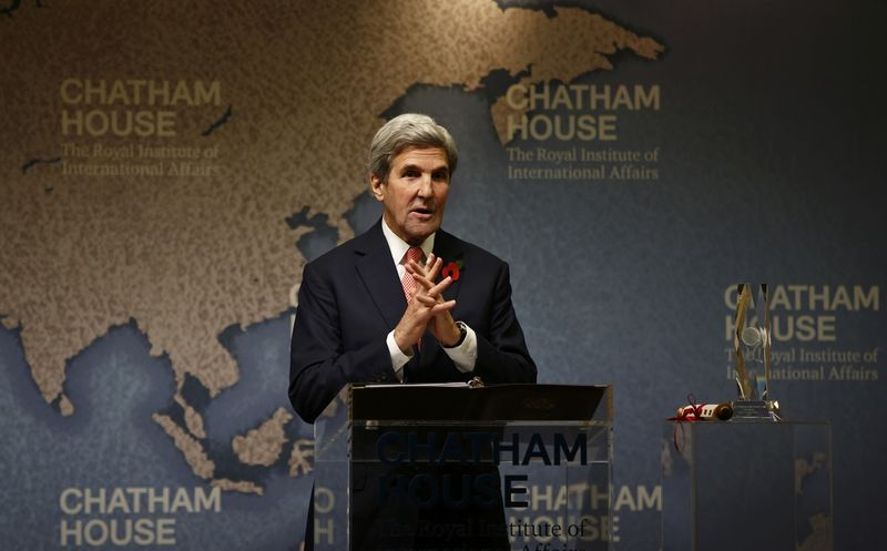 © Reuters. U.S. Secretary of State John Kerry speaks at Chatham House in London