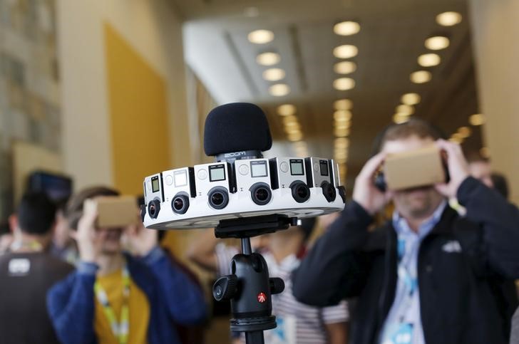 © Reuters. A GoPro device featuring 16 cameras, to be used with Google's "Jump," to provide viewers with 360-degree video, is shown during the Google I/O developers conference in San Francisco