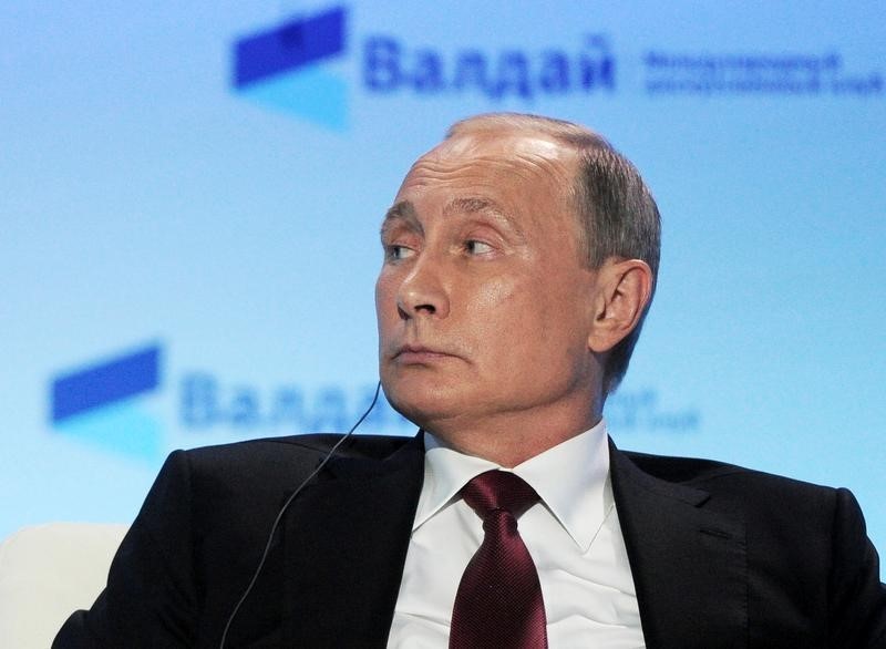 © Reuters. متسللون أوكرانيون يعدون بتسريبات عن متحدث باسم بوتين