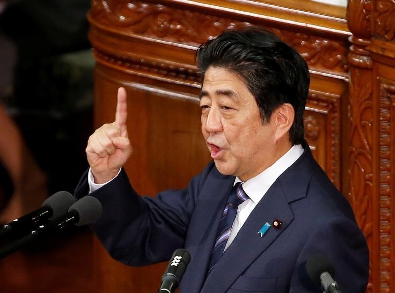 © Reuters. صحيفة: اليابان وروسيا تتفقان على التعاون الاقتصادي قبيل قمة