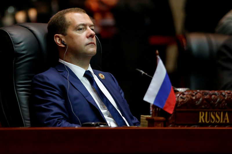 © Reuters. Russia's Prime Minister Dmitry Medvedev attends the East Asia Summit in Vientiane