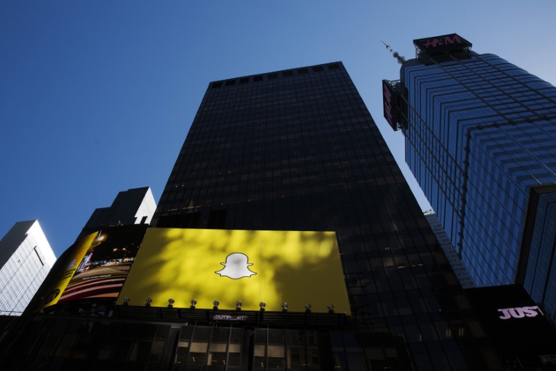 © Reuters. A billboard displays the logo of Snapchat above Times Square in New York