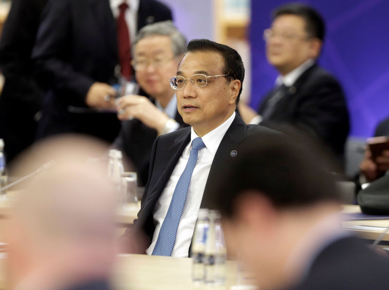 © Reuters. China's Premier Li Keqiang attends meeting of heads of government Central and Eastern European countries and China in Riga