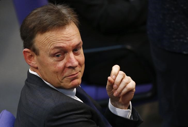 © Reuters. SPD parliamentary faction leader Oppermann attends a Bundestag session in Berlin