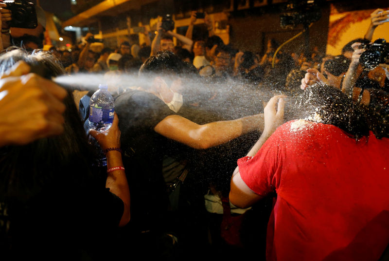 © Reuters. Protesters are pepper sprayed by police during a protest in Hong Kong