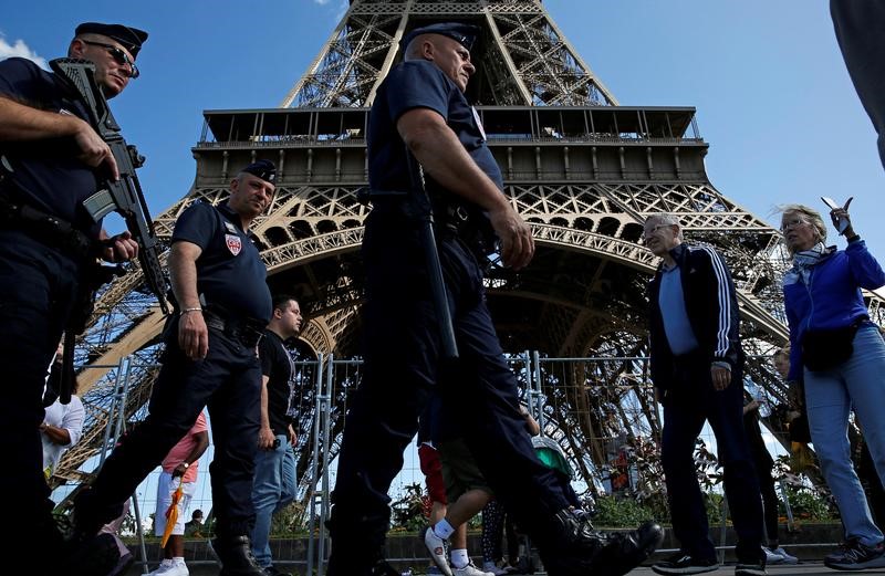 © Reuters. صحيفة: فرنسا تعتزم اتخاذ تدابير أمنية لطمأنة السائحين الآسيويين