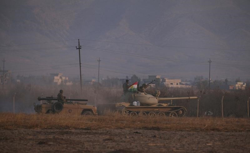 © Reuters. قوات البشمركة تهاجم قرية للمتشددين والجيش العراقي يواصل معركة الموصل