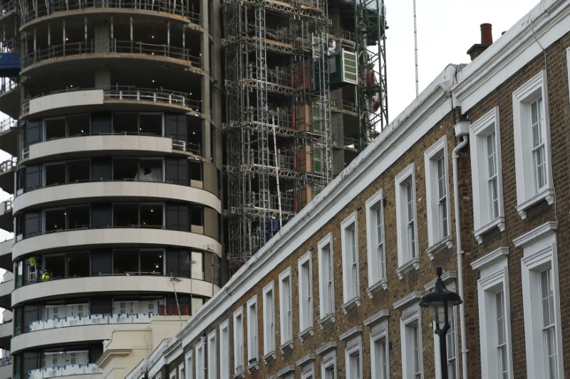 © Reuters. An apartment block is constructed behind a row of traditional properties in central London