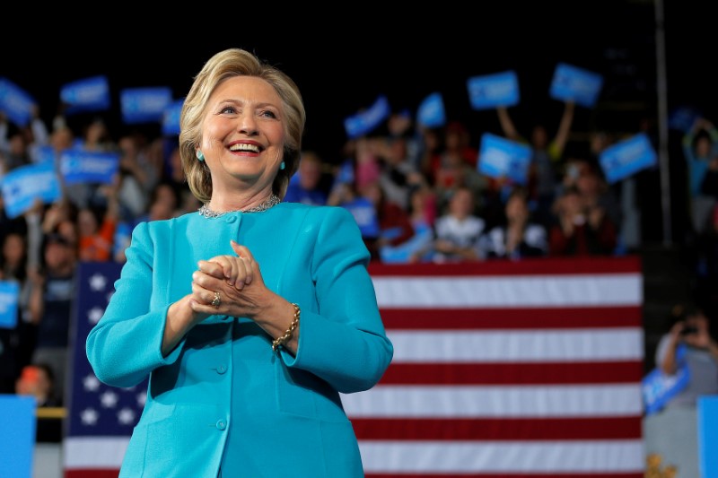 © Reuters. Clinton, a un paso de la Casa Blanca tras un largo recorrido plagado de enemigos