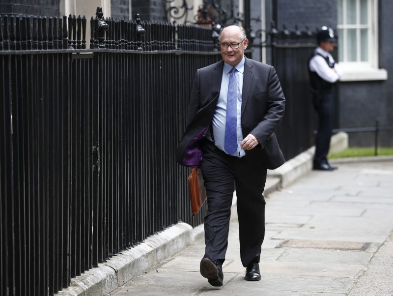 © Reuters. Douglas Flint, Chairman of HSBC, arrives for a meeting with Britain's Chancellor of the Exchequer, George Osborne, at Downing Street in London