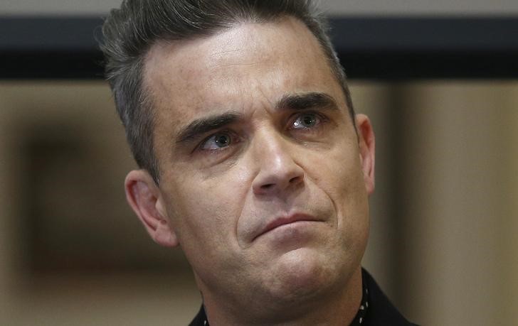 © Reuters. Robbie Williams concede entrevista em Londres