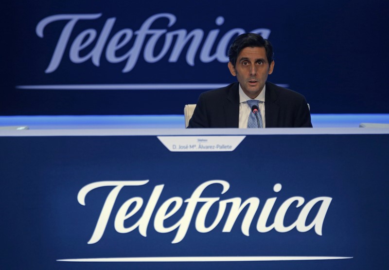 © Reuters. Telefónica recorta el dividendo para destinar su mayor caja a reducir deuda