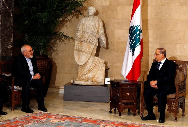 © Reuters. الرئيس اللبناني يستقبل وزير الخارجية الإيراني