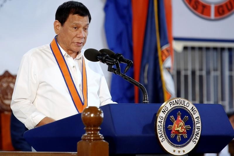 © Reuters. وزير: الفلبين ستقلص نشاطها العسكري مع أمريكا ولن تلغيه