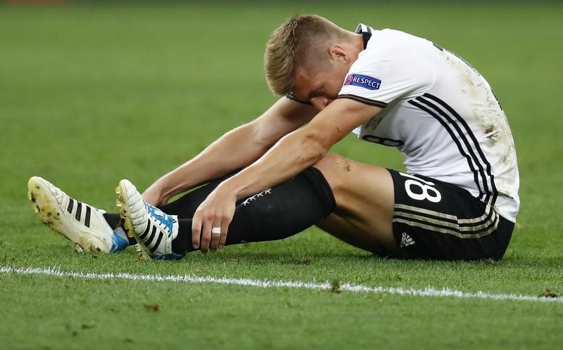 © Reuters. El centrocampista alemán Kroos se perderá la clasificación ante San Marino
