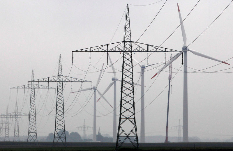 © Reuters. Maintenance work is done on a Vestas wind turbine at a wind energy park near Heide