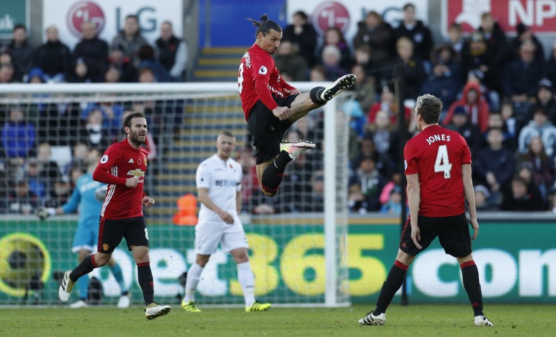 © Reuters. Manchester United's Zlatan Ibrahimovic celebrates scoring their second goal with Phil Jones and Juan Mata