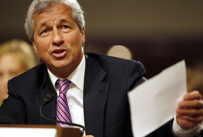 © Reuters. Jamie Dimon answers a question at the U.S. Senate Banking, Housing and Urban Affairs Committee hearing in Washington